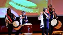 笛と和太鼓で演奏するSemilla親里の出演者