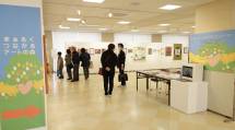 障がい者アート展「まぁるく つながる アートの森」の会場入口