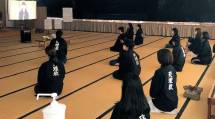 婦人会日本橋支部の総会は各会場に会員が参集した（写真は親里の信者詰所）