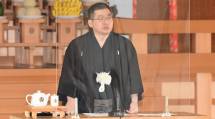 講話に立つ寺門幸治・少年会本部副委員長