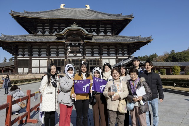 東大寺で中国語通訳ボランティア実習 – 天理大学