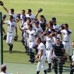 天理高校野球部 甲子園初戦　試合後、観衆にあいさつ