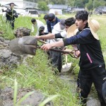 立教179年全教一斉ひのきしんデー　親里　水路清掃