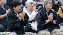 日ごろの感謝を胸に、真剣な祈りを捧げる参拝者（9月26日）