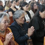 メキシコの教友たちは、心一つに「みかぐらうた」を唱和した(2015年5月17日、メキシコ出張所で)